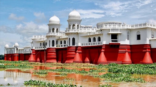  রুদ্রসাগরের বিবর্ণ জলাশয়ে ঝুঁকির মুখে পর্যটন