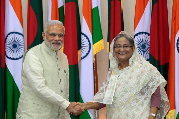 1433782748-20150608-india-bangladesh-modi-hasina