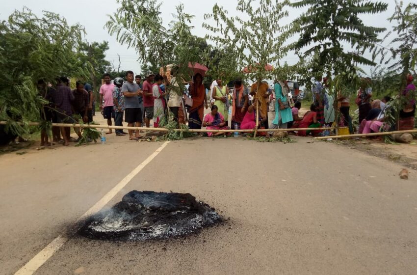  ড্রাগস কারবারীদের গ্রেপ্তারের দাবিতে জনতার পথ অবরোধ