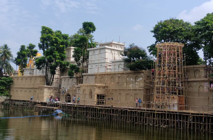  বারাসাতের বিখ্যাত কালীপুজো, বিগ-জায়ান্টদের টক্কর দিতে তরুছায়া, শতদলের মানবিক থিম