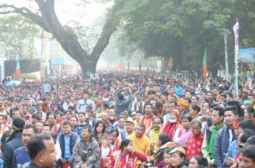  মথাকে চ্যালেঞ্জ ছুড়ে মোর্চার ডাকে শহরে জনজাতি ঢল