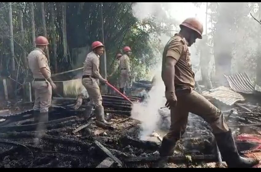  গ্যাস সিলিন্ডার থেকে আগুন!!