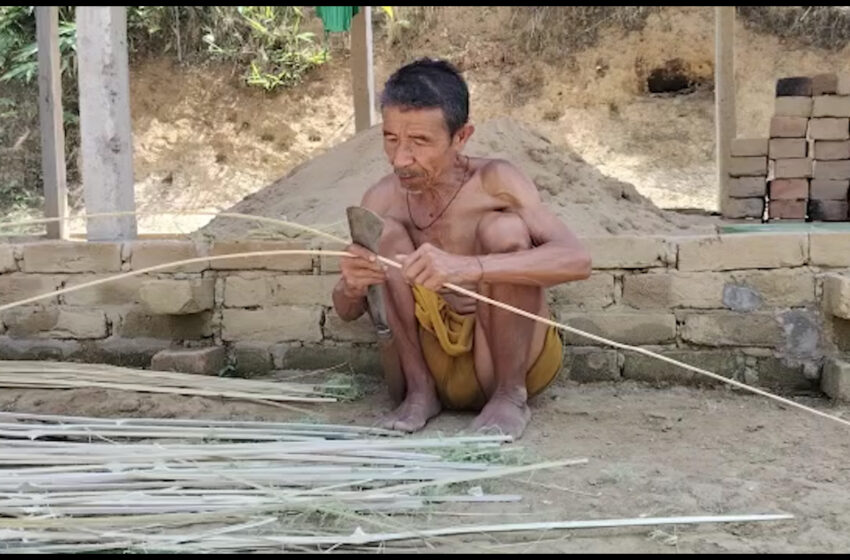  বাঁশের তৈরি খাড়া এবং পাখা আজও পাহাড় অর্থনীতির ভিত!!