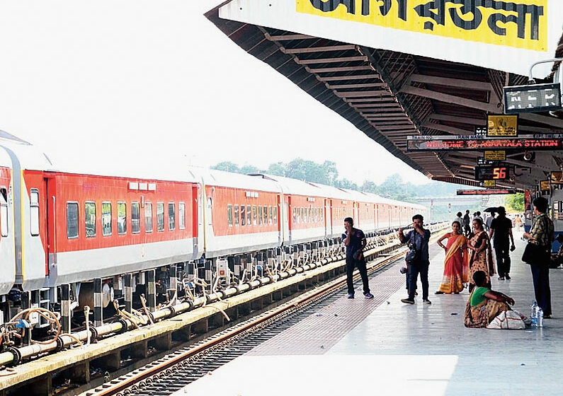  যাত্রী সুবিধায় অতিরিক্ত ট্রেন রেলমন্ত্রীকে চিঠি মুখ্যমন্ত্রীর।